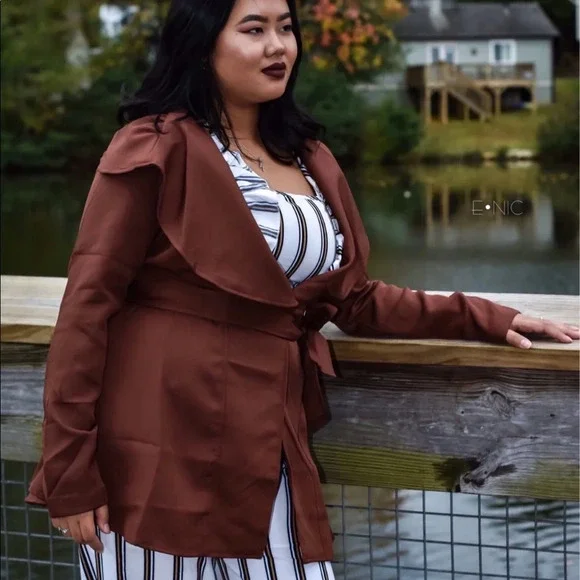 Belted brown wrap coat - Picture 2 of 11